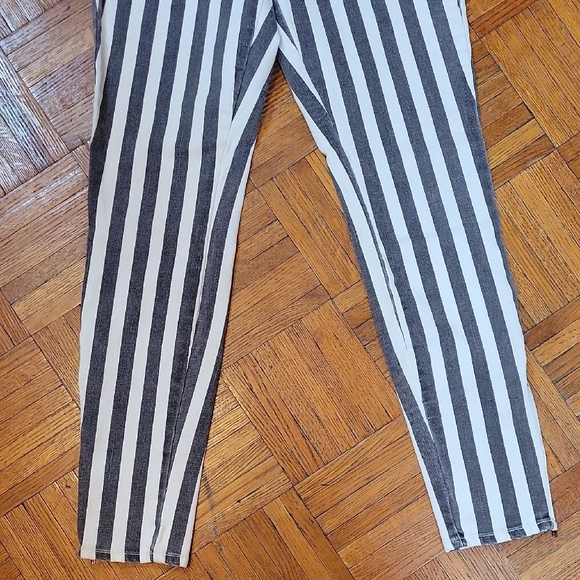 Bullhead Black and White Striped High-Rise Skinniest Jeans Size 9 Like New - Picture 5 of 12